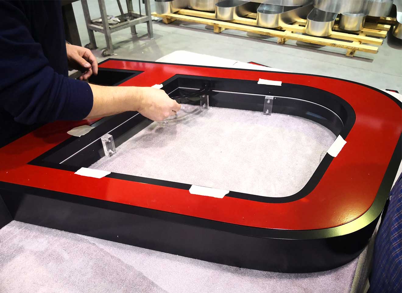 insegna-a-lettere-scatolate