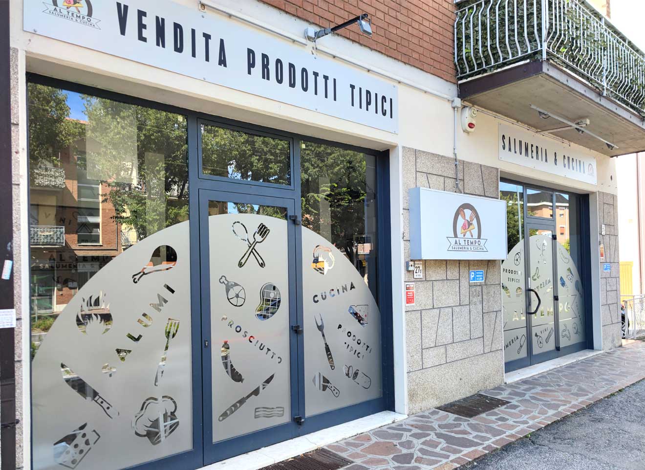 insegne-e-vetrofanie-castelvetro-modena