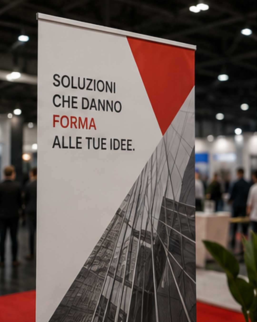 Roll-up coordinato con la comunicazione visiva dello stand fieristico